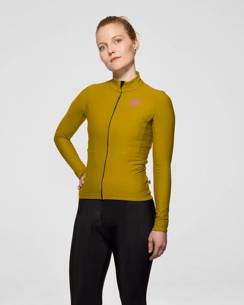 Model is wearing a size XS long sleeve jersey